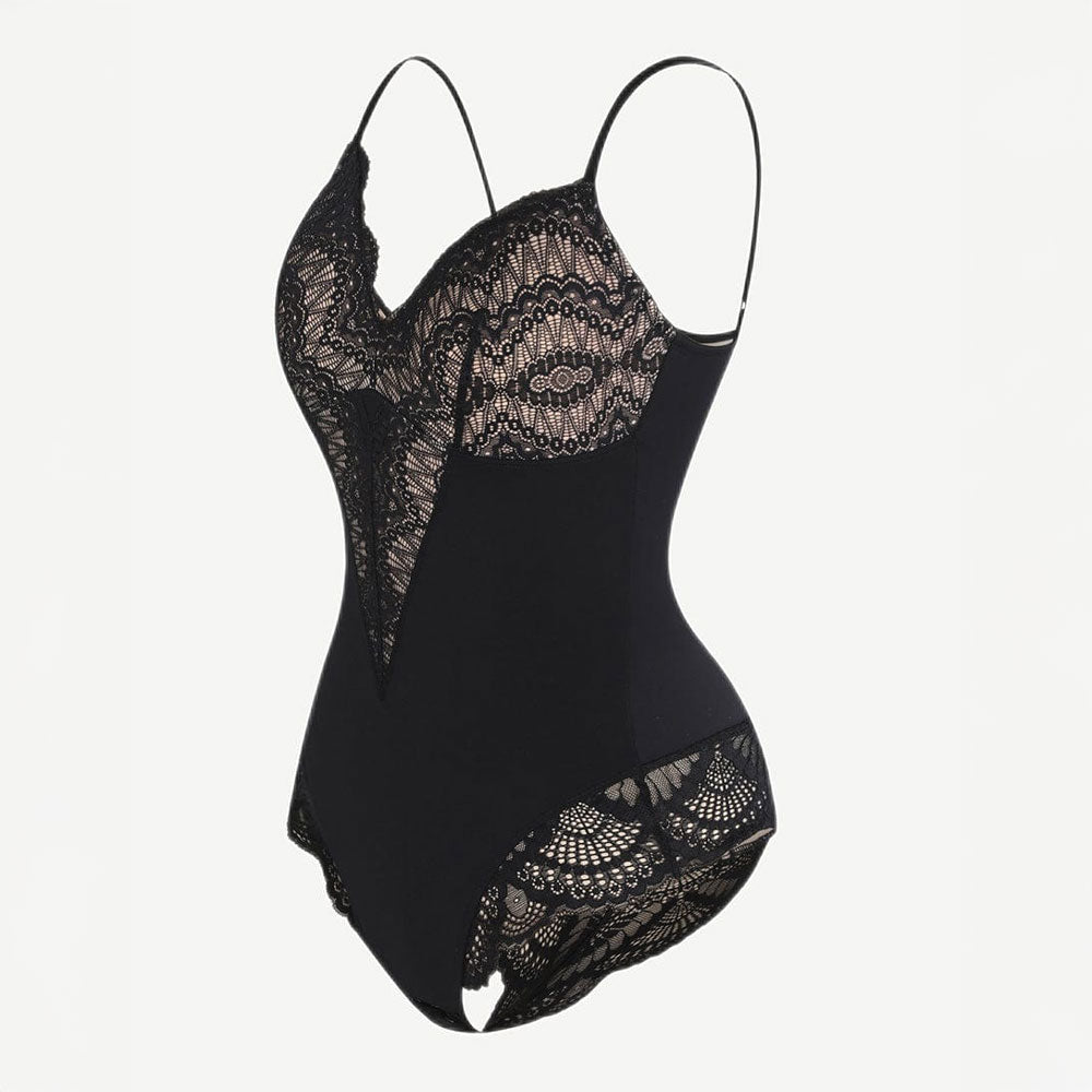 Melns mežģīņu bodijs zem apģērba -stilīgs un daudzpusīgs