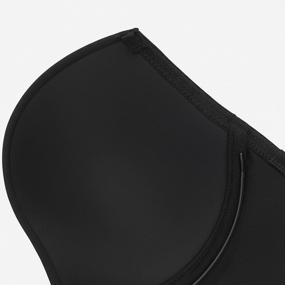 Melns Bezvīļu Bodijs ar Atvērtu Muguru un Dziļu Izgriezumu, tuvplāns
