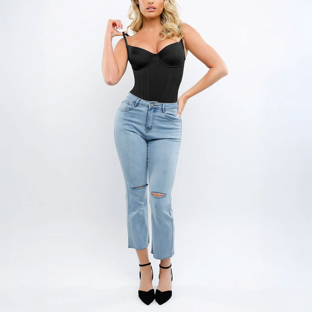 Sieviešu bezšuvju korsetveida bodijs ar T-stringa piegriezumu – ideāli zem kleitām un pieguļoša apģērba.