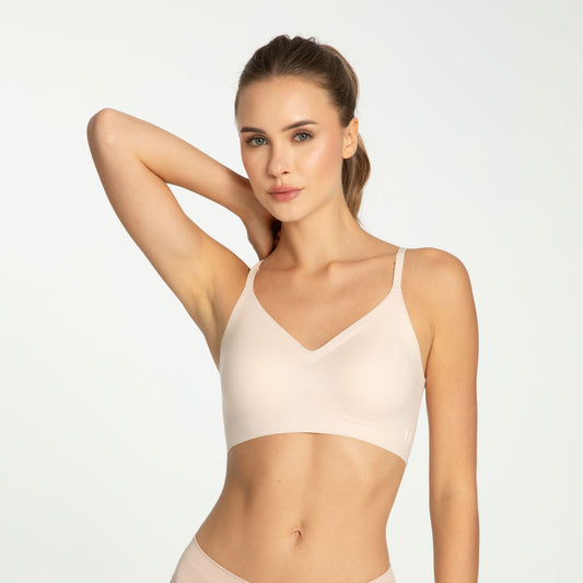 pieguļošs bezvīļu krūšturis, miesas krāsas, ķermeņa kadrs