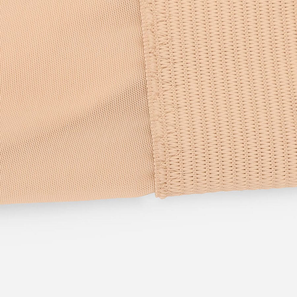 Bezšuvju shapewear biksītes ar vidēju kompresiju un maigu meteriālu – ideāli piemērotas ikdienai.