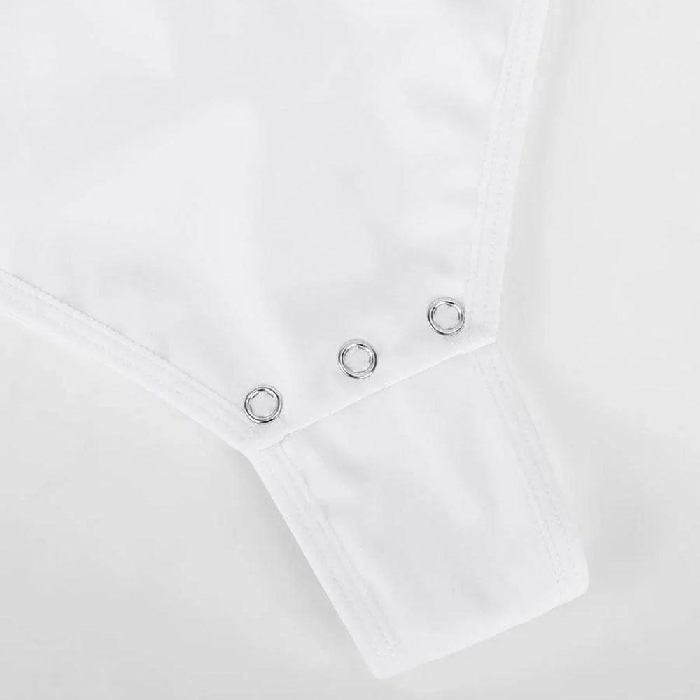 balts garroku bodijs ar vieglu koriģējošo efektu, pogājama lejas daļa, tuvplāns