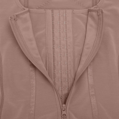 īpaši stingrs shapewear ar priekšējo aizdari un regulējamām lencēm – ideāls pēcoperācijas atbalsts, rāvējslēdzēju tuvplāns