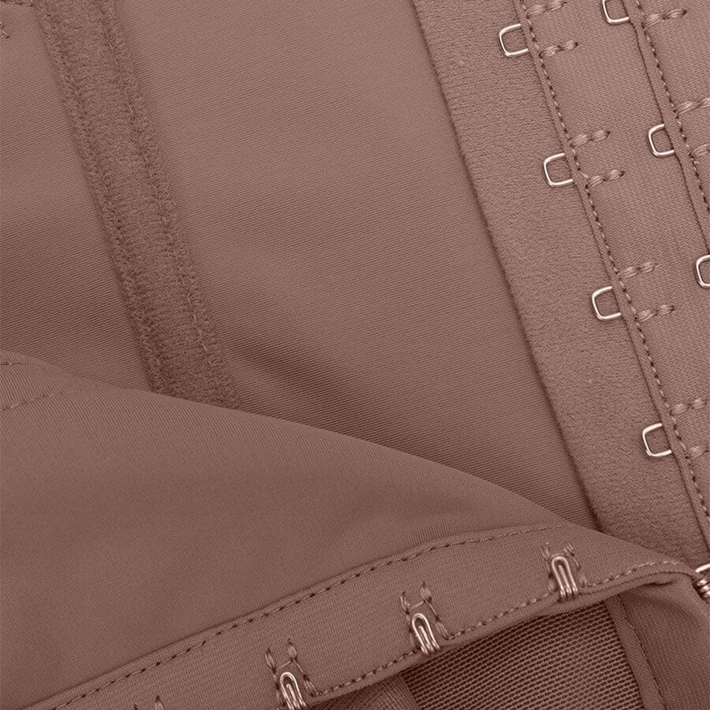 īpaši stingrs shapewear ar priekšējo aizdari un regulējamām lencēm – ideāls pēcoperācijas atbalsts, materiāla un saspraužu tuvplāns